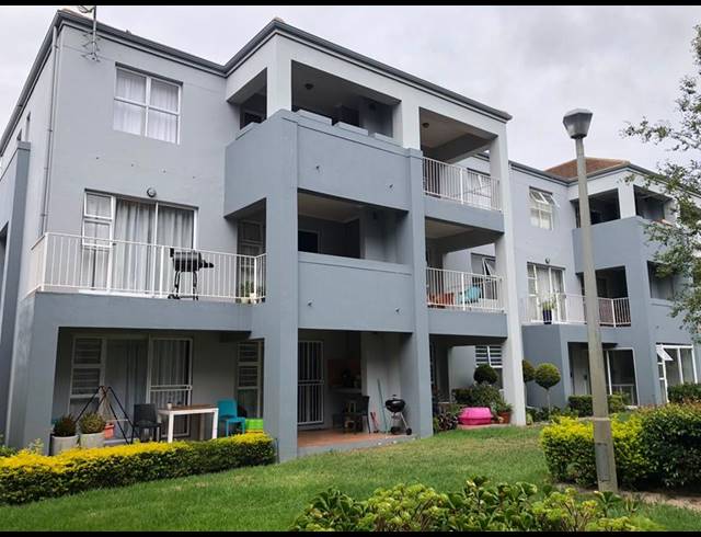 2 BEDROOM APARTMENT FOR SALE IN VREDEKLOOF EAST